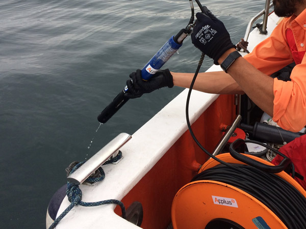 Taking of water samples from ships