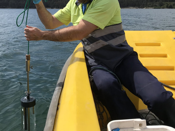 Taking of water samples from ships