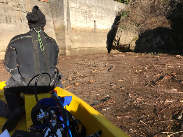 Recovery of trash racks in reservoirs