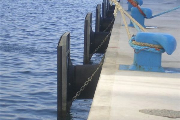 SC type fenders at Genoa, Italy