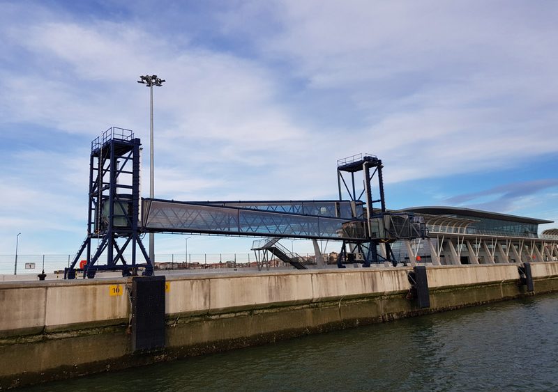 Pasarela de embarque - terminal de cruceros de Getxo