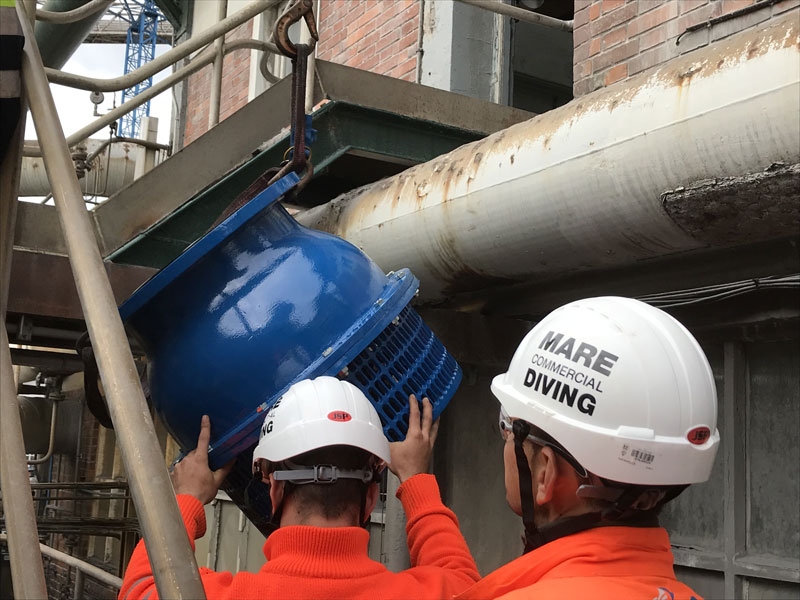 Substitution of clarified water pump foot valves in chemical companies