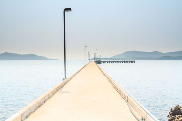 Main types of port docks and their characteristics