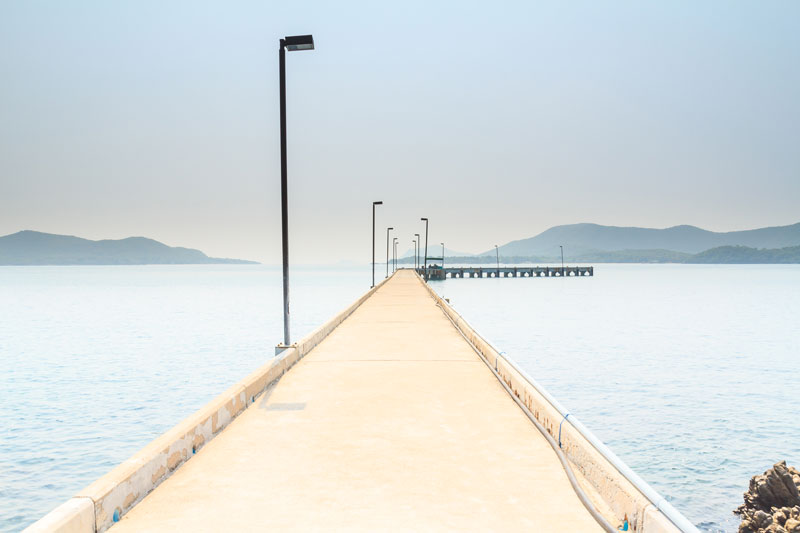 Main types of port docks and their characteristics