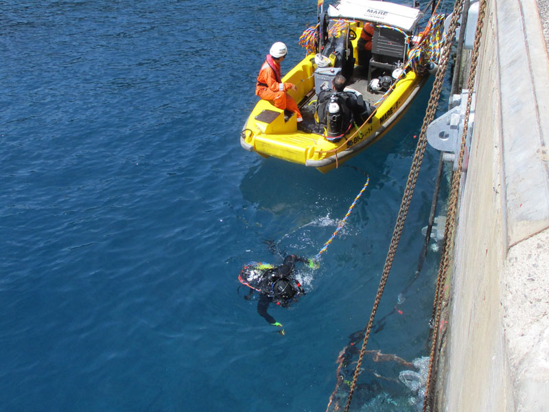 Wharf perforation for the installation of port fenders